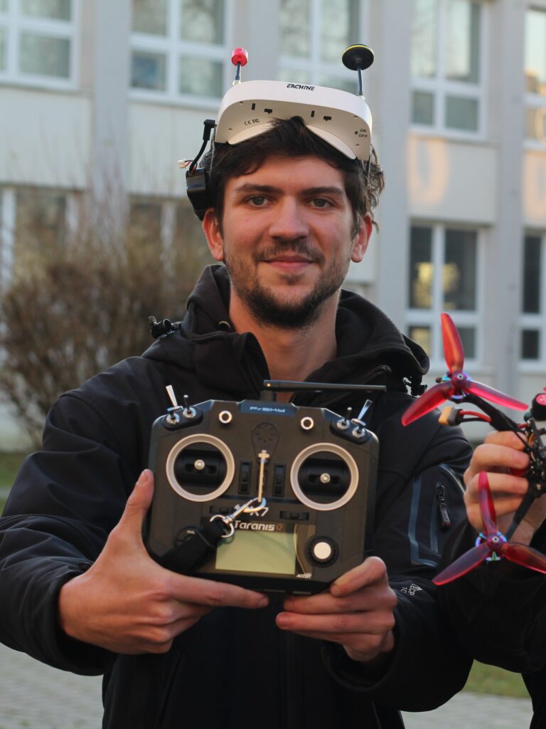 Jan Večerek – Kroužek létání s drony RC Falcon
